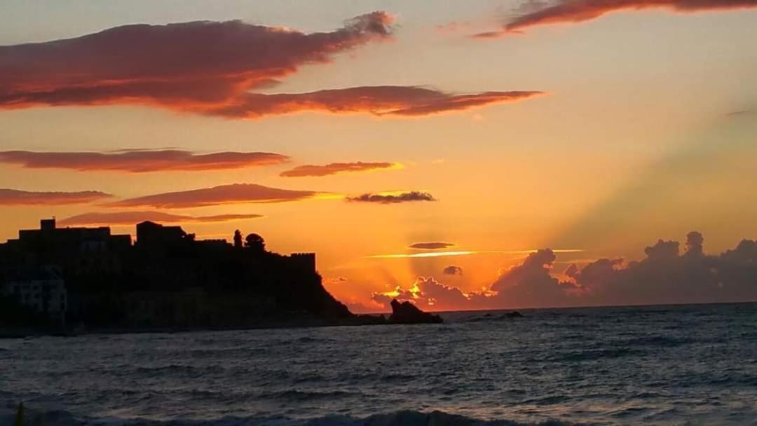 Hotel Casa Vacanze Due Passi E Il Mare Castel di Tusa Exterior foto